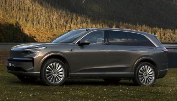 三叶草策略 销量增长30%! 蔚来上半年营收超300亿元, 李斌: 四季度盈利仍有挑战