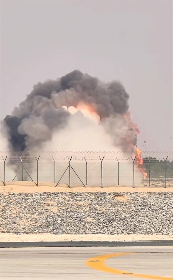 财惠赚 印度光辉战机坠毁画面曝光！目击者发声：当时在做表演动作，坠毁后腾起蘑菇云，没看到飞行员弹射